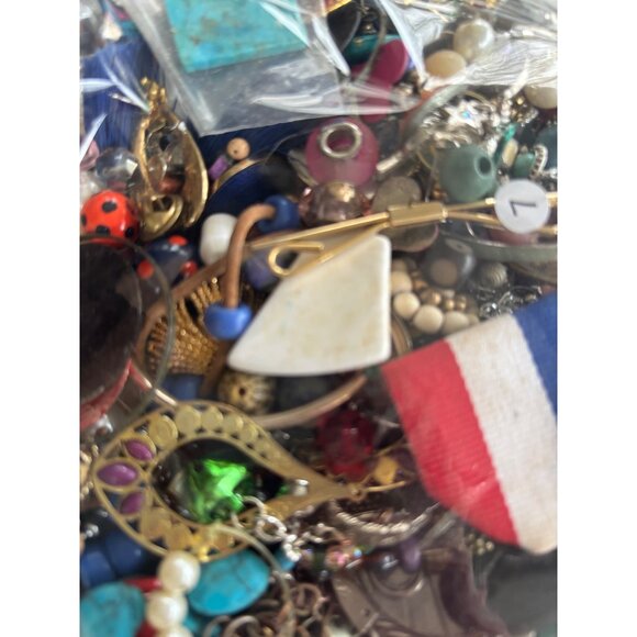 Mixed Craft Beads & Jewelry Making Supplies 2 Lbs 5 Oz Assorted Materials & Colo - Picture 3 of 16